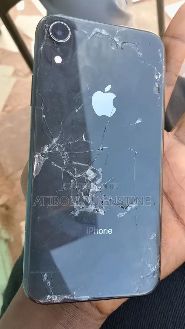 Apple iPhone XR 64 GB Black · Photo 1