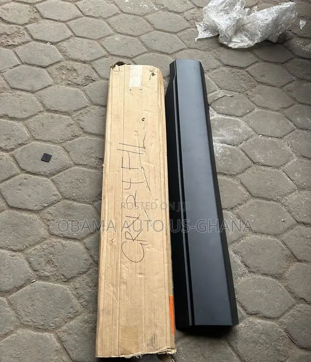Honda CRV Door Moulding 2023 2024 2025 · Photo 1