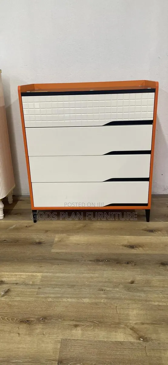 Chest of Drawers · Photo 1