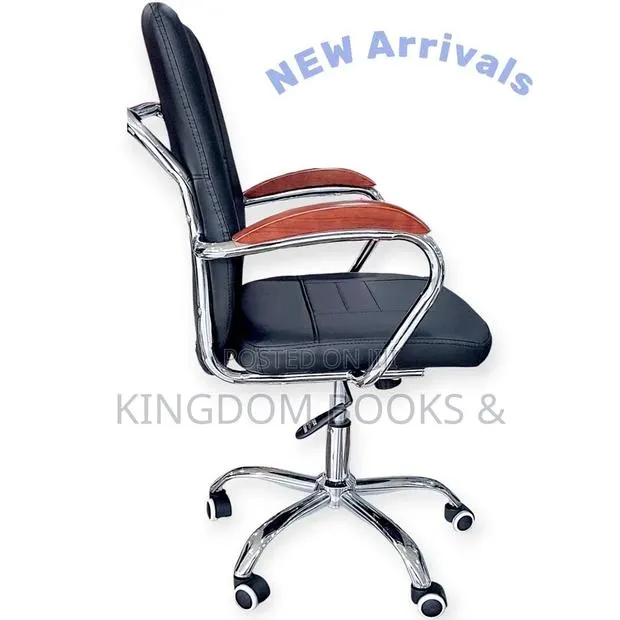 Executive Leather Swivel Office Chair With Wooden Armrests · Photo 1