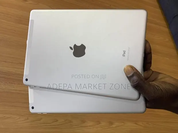 Apple iPad Air (2019) 32 GB Silver · Photo 1