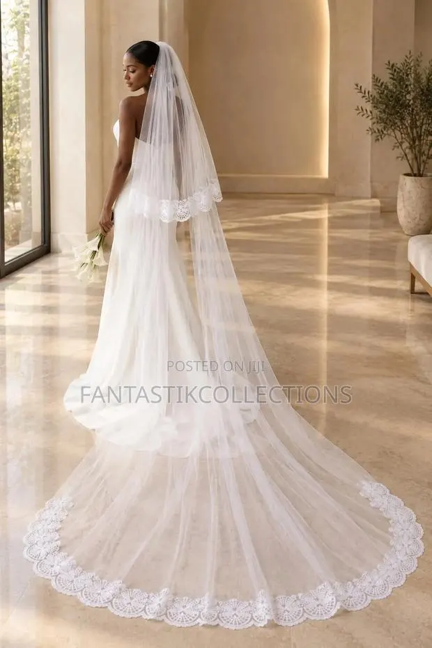 Luxury Cathedral Wedding Long Bridal Veil With Comb · Photo 1