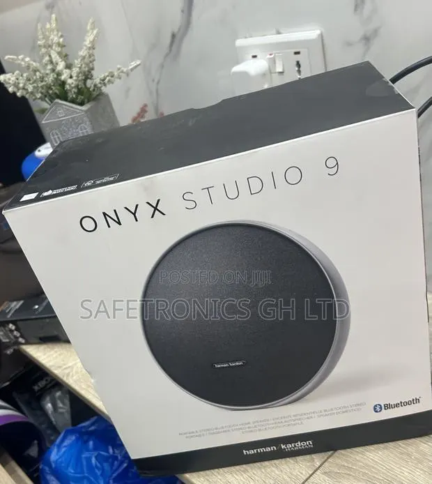 Shop Onyx Studio 9 Bluetooth Harman Kardon Speaker · Photo 1