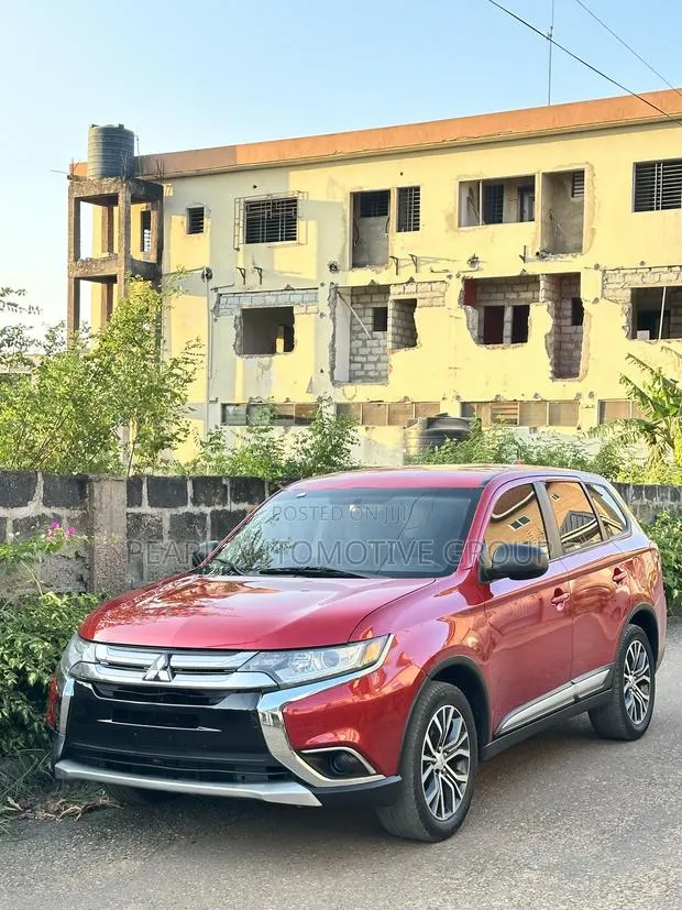 Mitsubishi Outlander 2017 Red · Photo 1