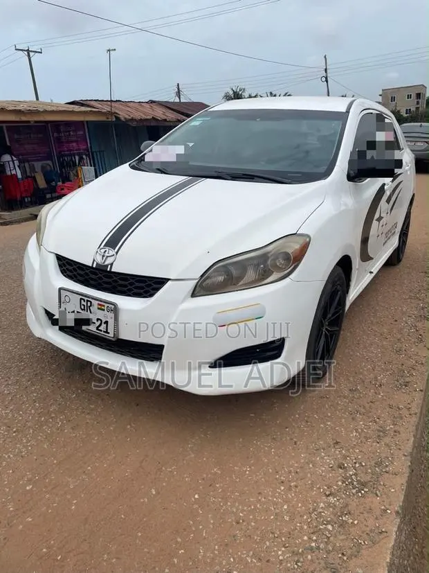 Toyota Matrix 2010 White · Photo 1