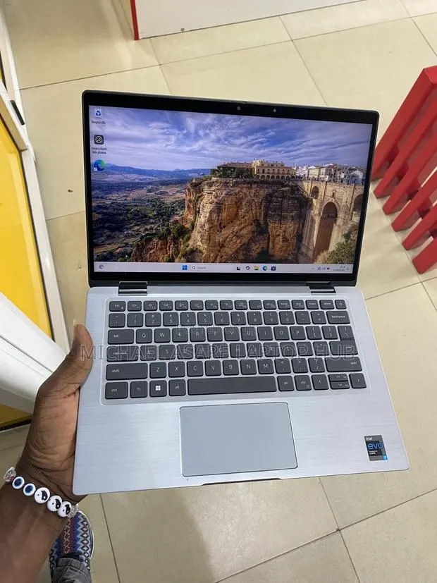 Laptop Dell Latitude 7320 16GB Intel Core i7 SSD 256GB · Photo 1