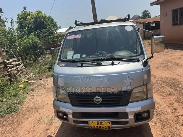 Nissan Caravan (Urvan) 2012 Grey · Photo 1