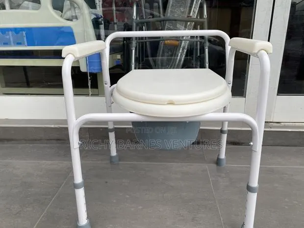 Commode Seat · Photo 1