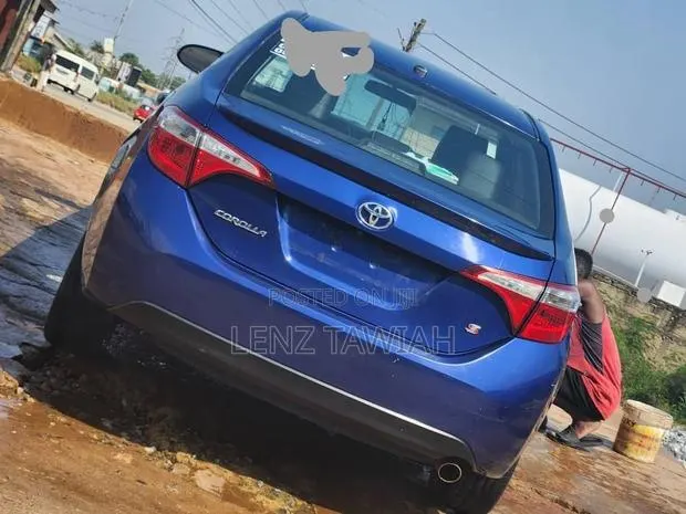 Toyota Corolla 2016 Blue · Photo 1