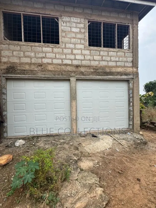 10×8 Automated Garage Door · Photo 1