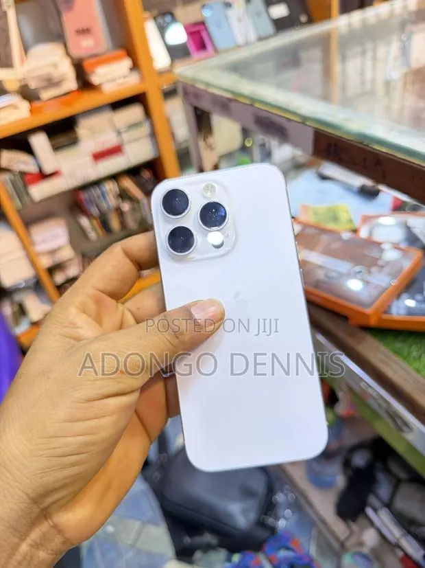 Apple iPhone 16 Pro 128 GB White · Photo 1