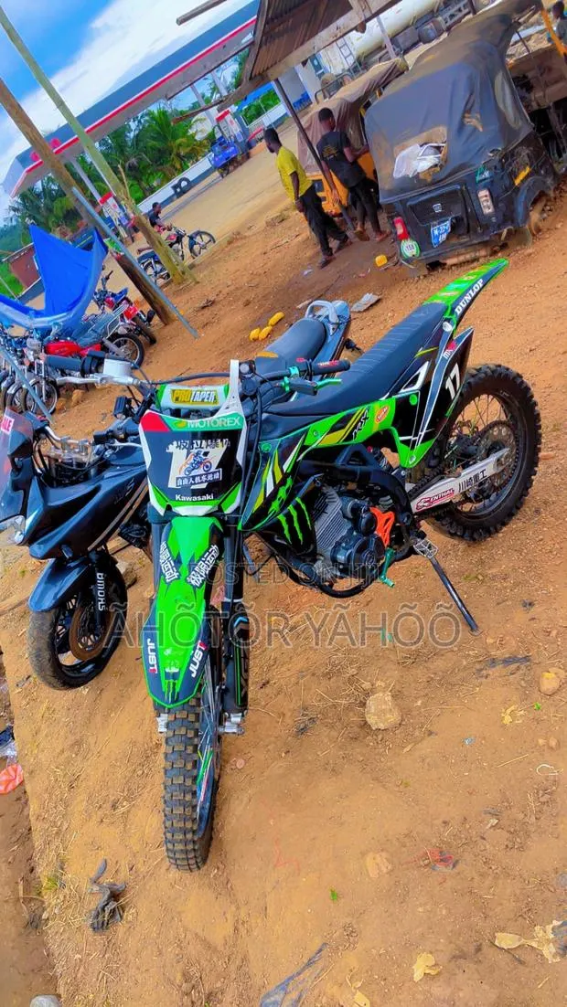 Kawasaki KLX 250 2016 Green · Photo 1