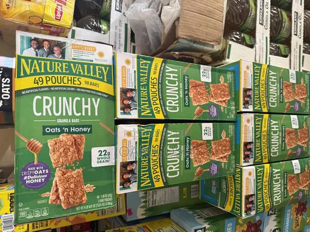 Nature Valley Crunchy Granola Bars · Photo 1