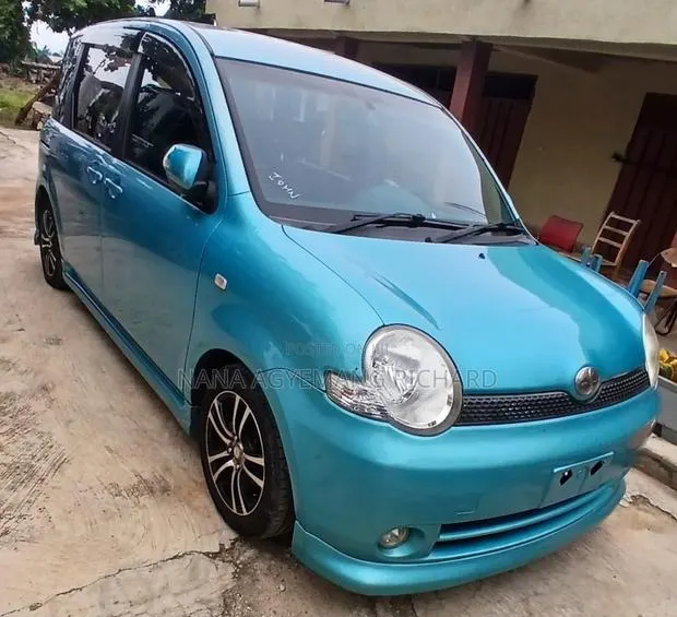 Toyota Sienta 1.5 FWD 2010 Blue · Photo 1