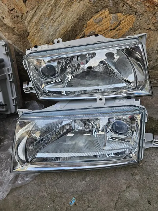 Skoda Octavia Headlight Available · Photo 1