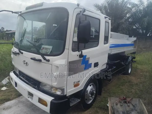 Hyundai Gold Water Tanker. Manual Engine. · Photo 1