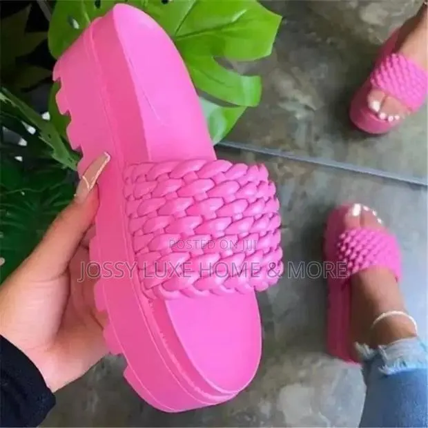 Ladies Sandals · Photo 1