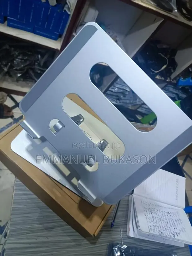 Metalic 360 Laptop Stand · Photo 1