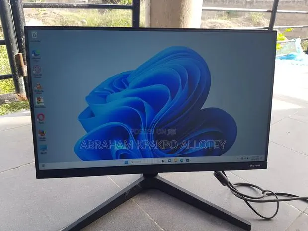 Samsung 22" Edgless Gaming Monitor · Photo 1