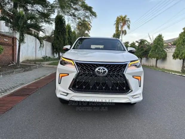 Toyota Fortuner 2.7 AWD 2016 White · Photo 1
