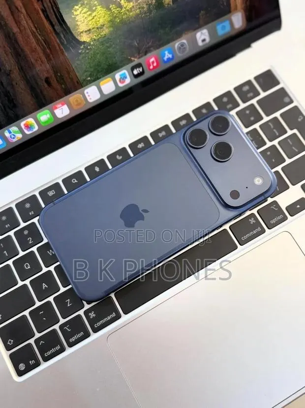 Apple iPhone 17 Pro Max 256 GB Blue · Photo 1