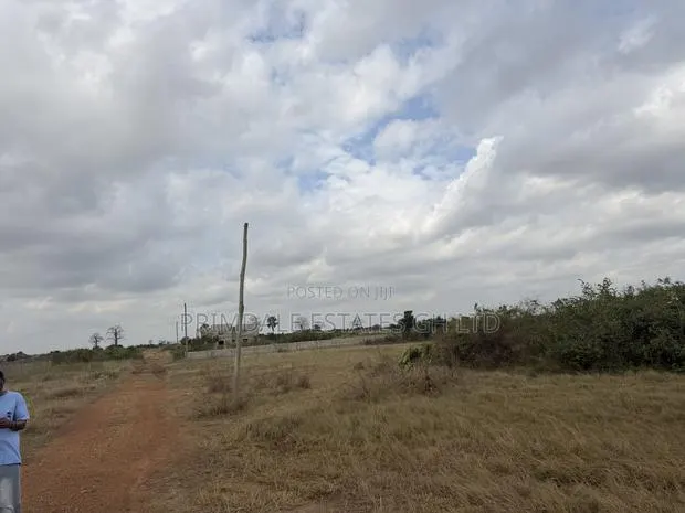 Afienya Lands Near Major Roads · Photo 1