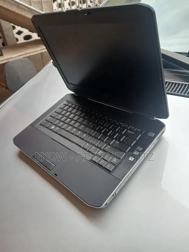 Laptop Dell Latitude 5340 4GB Intel Core i5 HDD 320GB · Photo 1