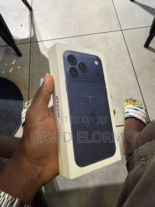 New Apple iPhone 17 Pro Max 256 GB Blue · Photo 1