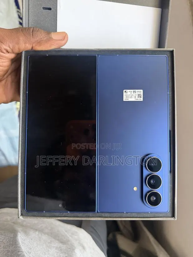 New Samsung Galaxy Z Fold7 256 GB Blue · Photo 1