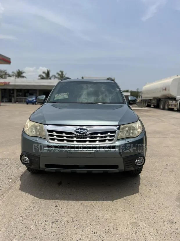 Subaru Forester 2013 Gray · Photo 1