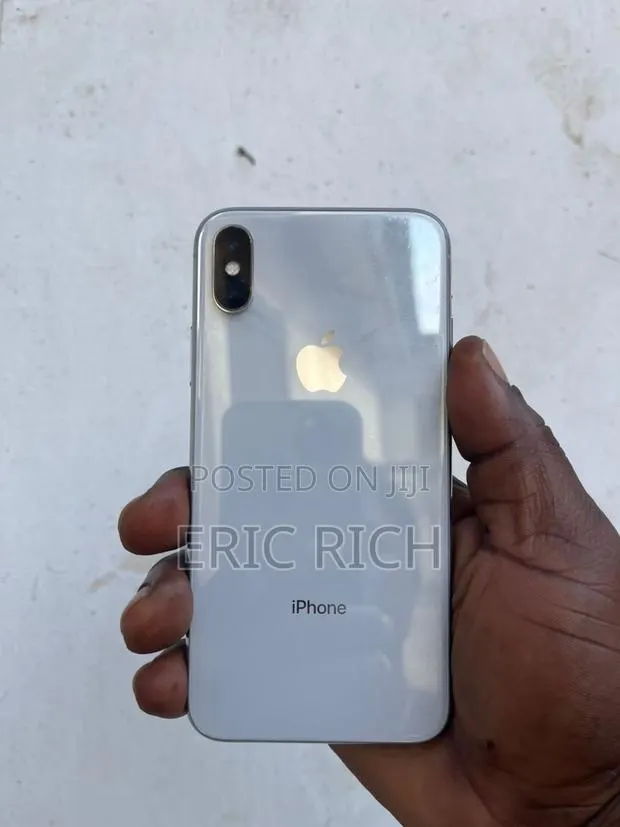 Apple iPhone X 64 GB White · Photo 1
