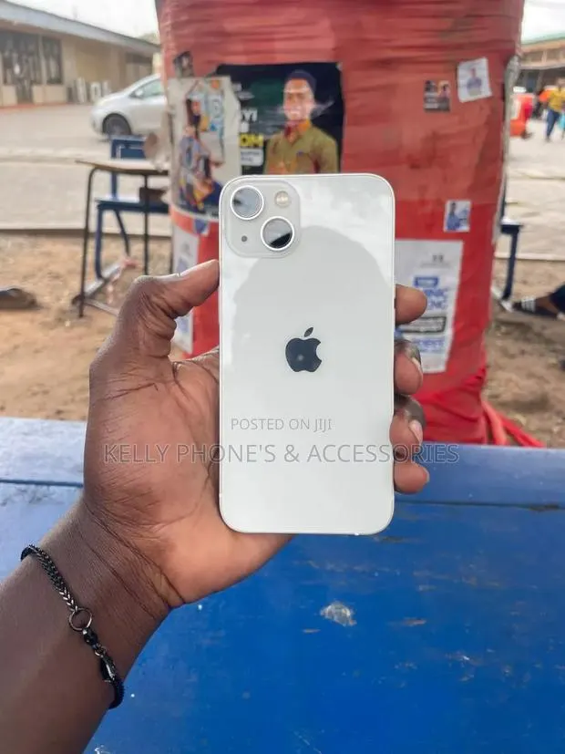 Apple iPhone 13 256 GB White · Photo 1