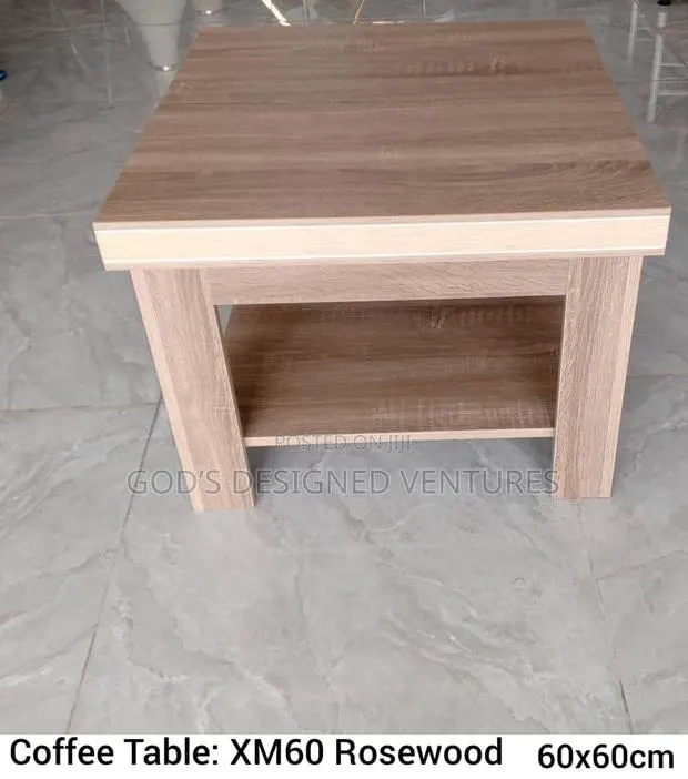 Classic Wooden Coffee Table · Photo 1