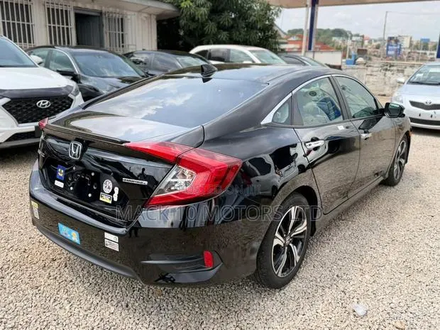 Honda Civic Touring 4dr Sedan (1.5L 4cyl) 2017 Black · Photo 1