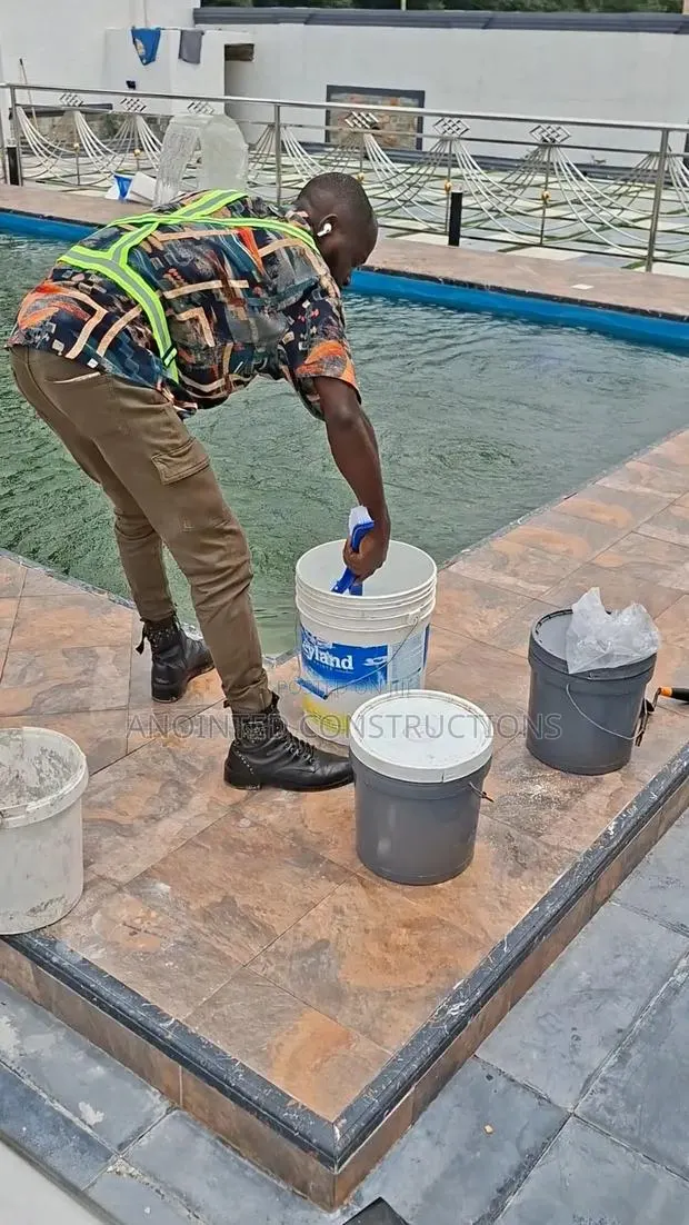 Pool Chemicals Expert, Cleaning/Vacuuming