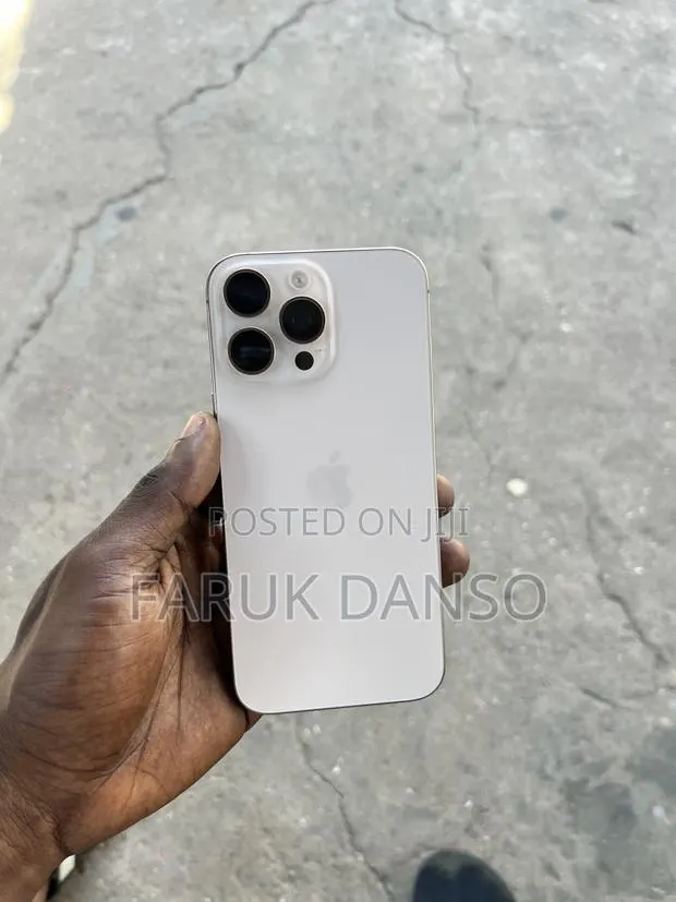 Apple iPhone 16 Pro Max 256 GB Gold · Photo 1