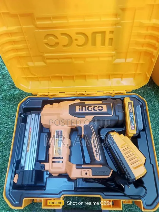 35mm Cordless Brad Nailer + 1x2.0Ah Battery - · Photo 1