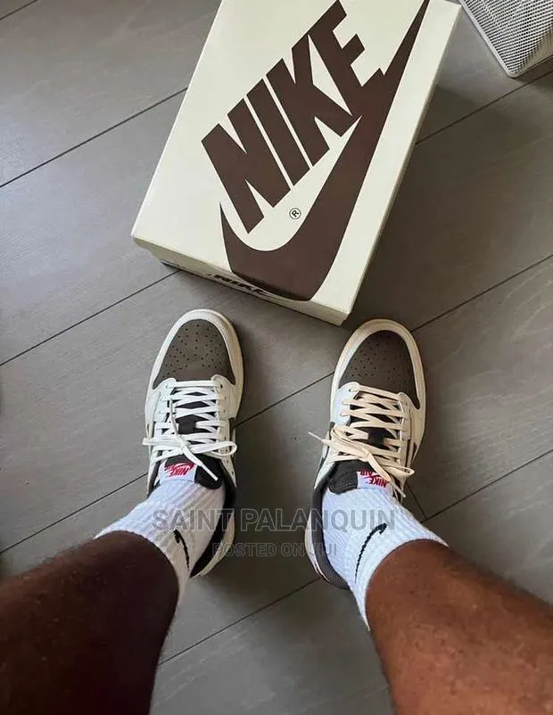 Nike Air Travis · Photo 1