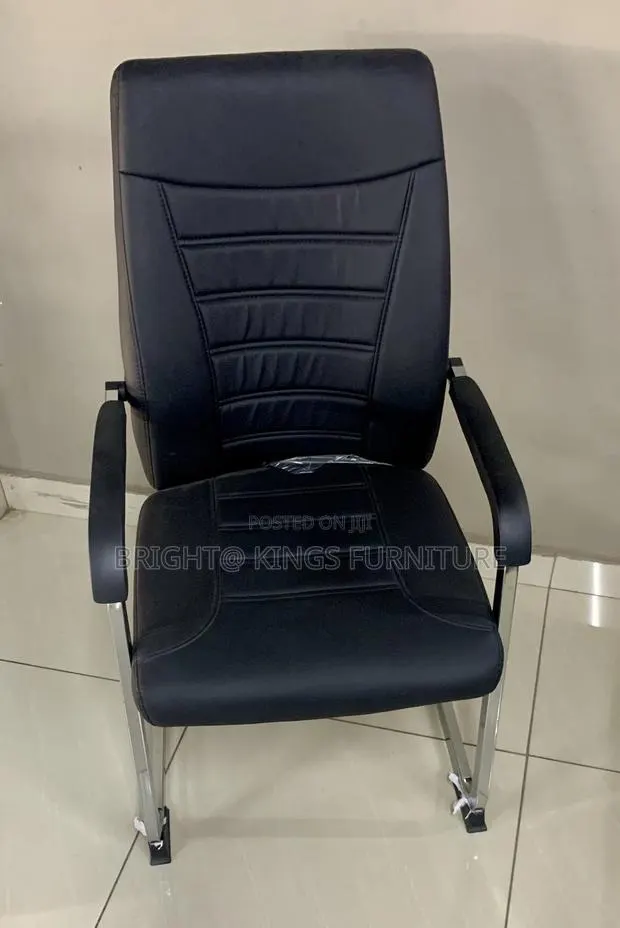 Starker Chair · Photo 1
