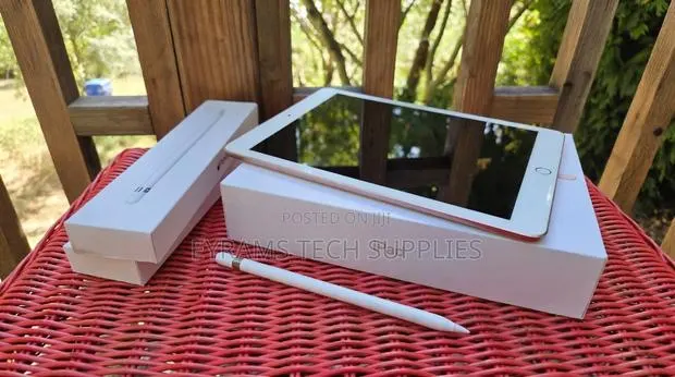 Apple iPad Pro 11 (2018) 32 GB Pink · Photo 1