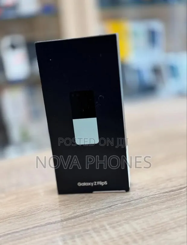 New Samsung Galaxy Z Flip 5 256 GB · Photo 1