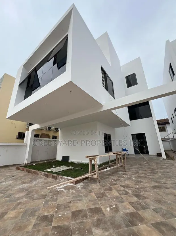 6bdrm Mansion in East Legon for sale · Photo 1