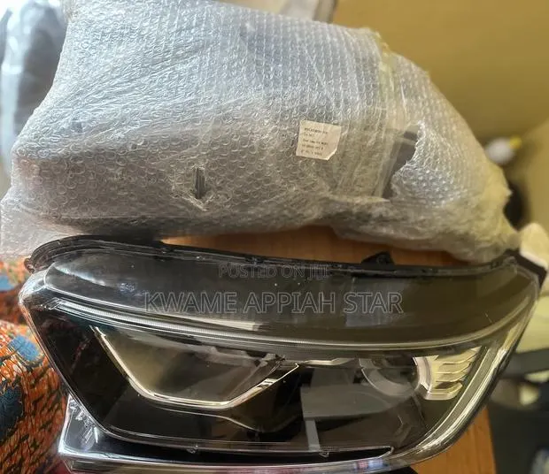 CRV “2017,2018,2019” Headlight Pair · Photo 1