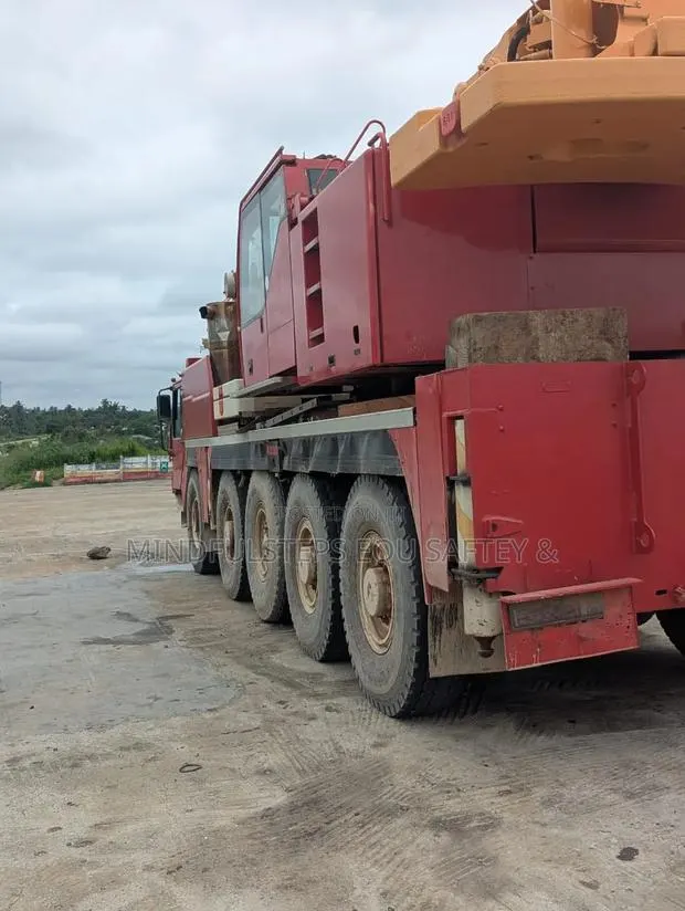 100-120 Tones Mobile Crane · Photo 1