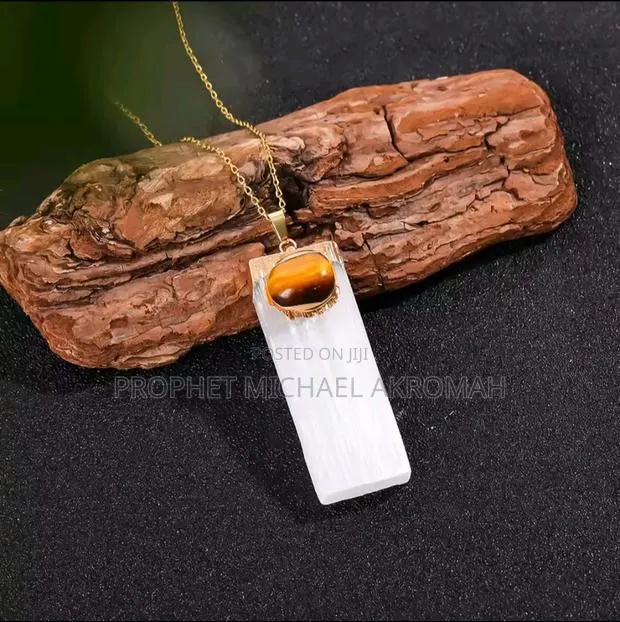 Natural Raw Tiger Eye Pendant · Photo 1