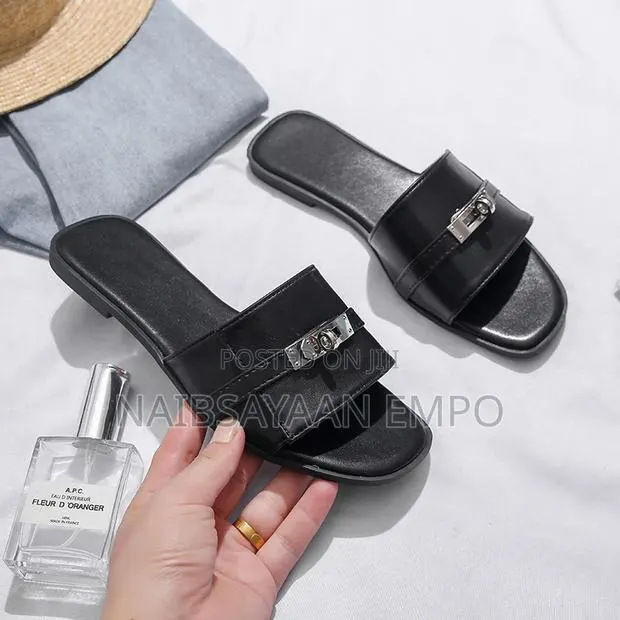 One Strap Women Slippers · Photo 1