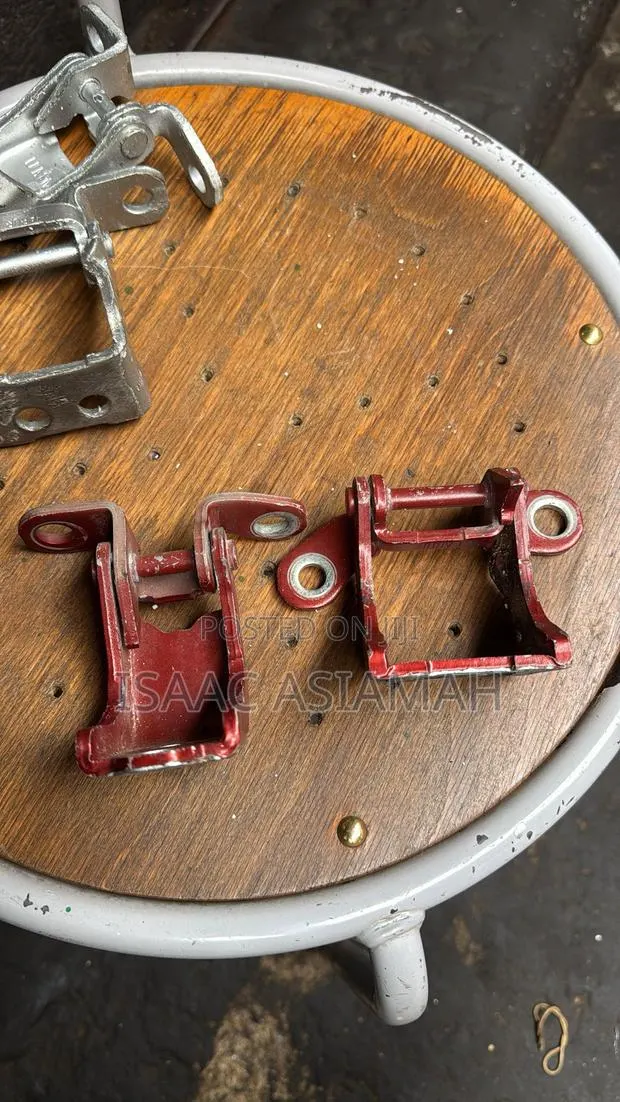 Honda CRV 2017,2018,2019,2020,2021,2023,2024,2025 Back Door Hinges · Photo 1
