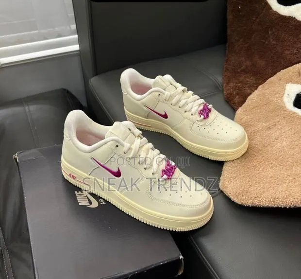 Nike Air Force 1 Af Cream Purple · Photo 1