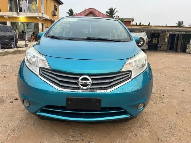 Nissan Versa 2017 Blue · Photo 1