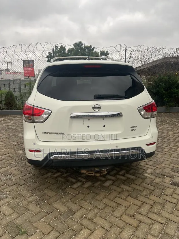 Nissan Pathfinder 2016 White · Photo 8